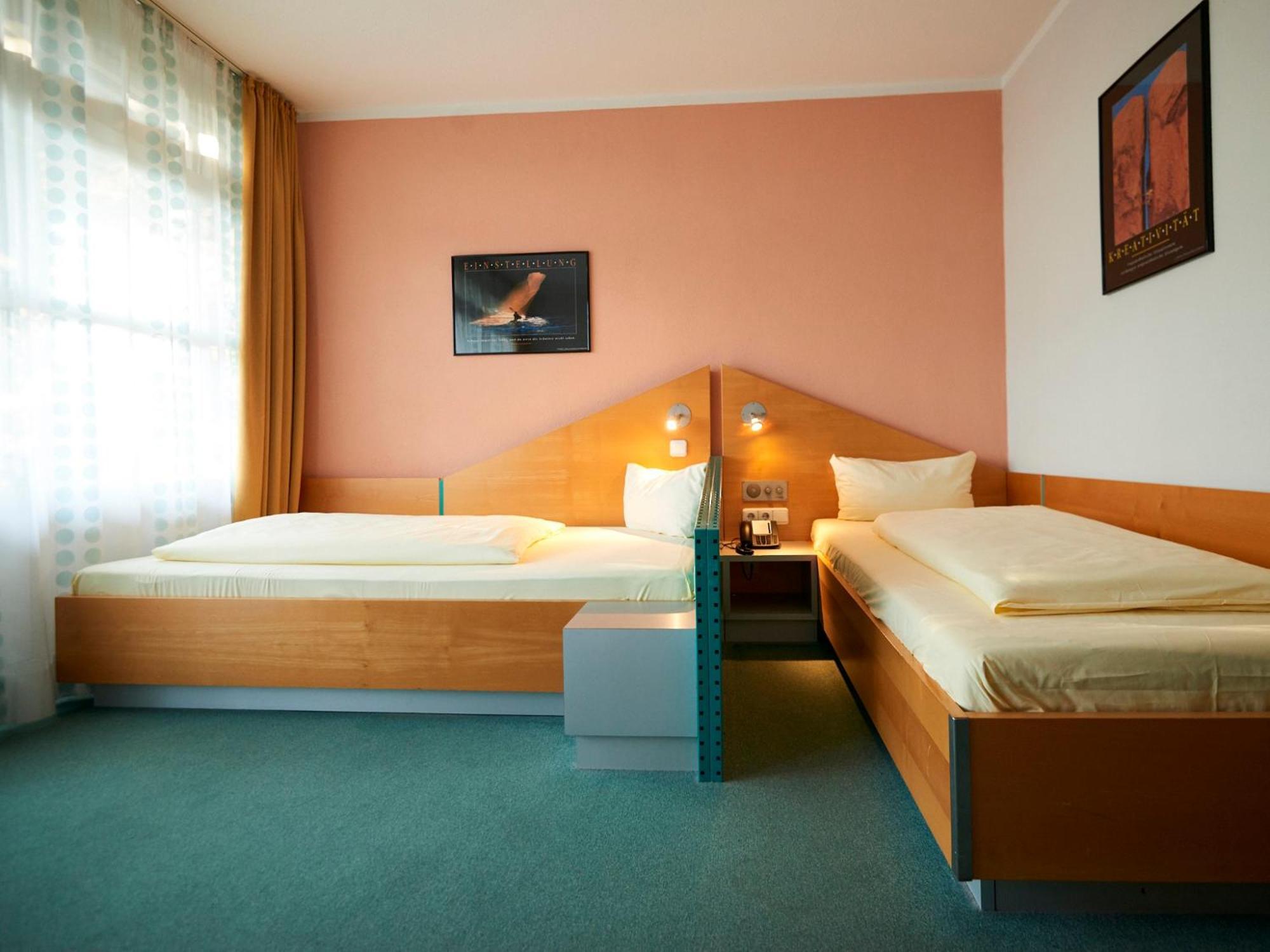 Sportschule Oberhaching Hotel Exterior foto