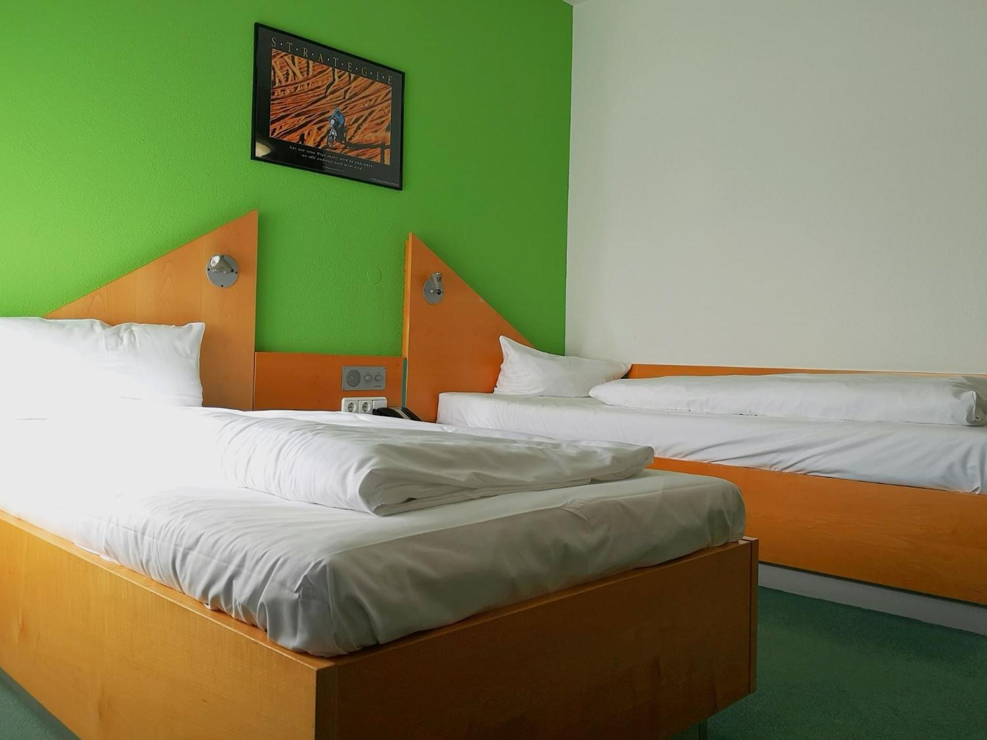 Sportschule Oberhaching Hotel Exterior foto